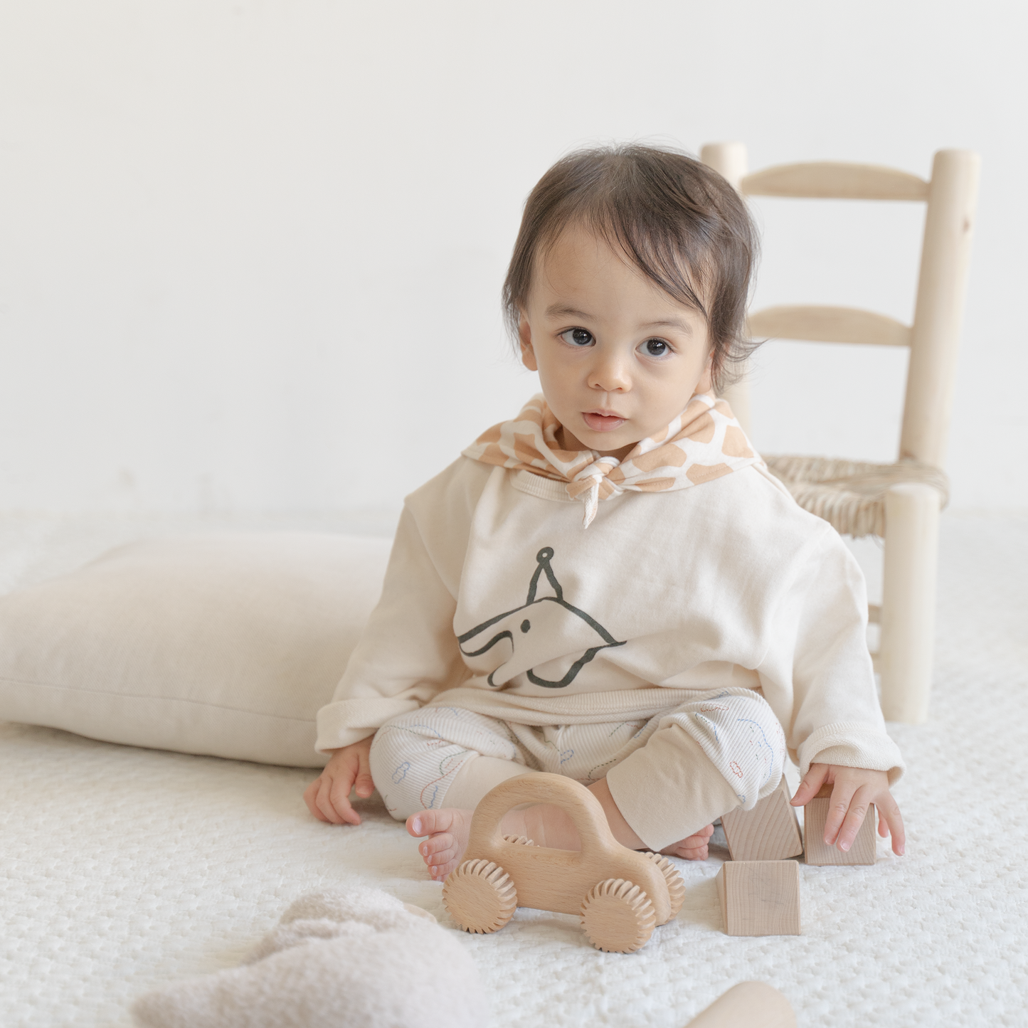 The elephant big sweatshirt (creme brulee)